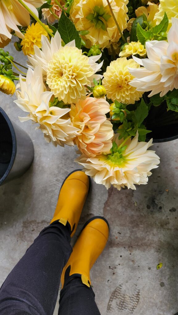 wedding florist with flowers